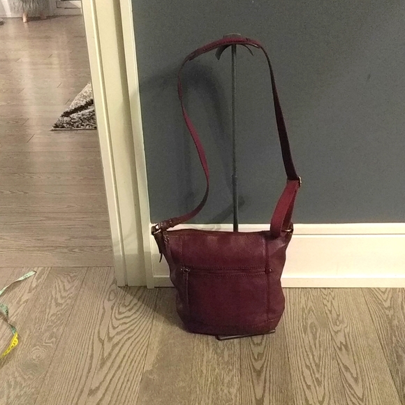 Beautiful genuine leather bag by the Sak๐ธ๐๐
